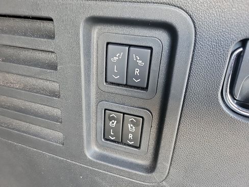 Used 2025 Buick Enclave Preferred w/ Power Package image 19