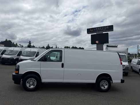 Used 2021 Chevrolet Express 2500 RWD image 4