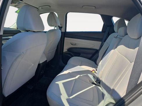Certified 2025 Hyundai Tucson SE FWD image 17
