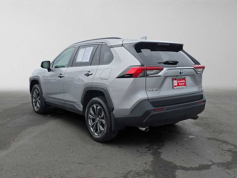 Used 2022 Toyota RAV4 XLE Premium AWD/4WD image 5
