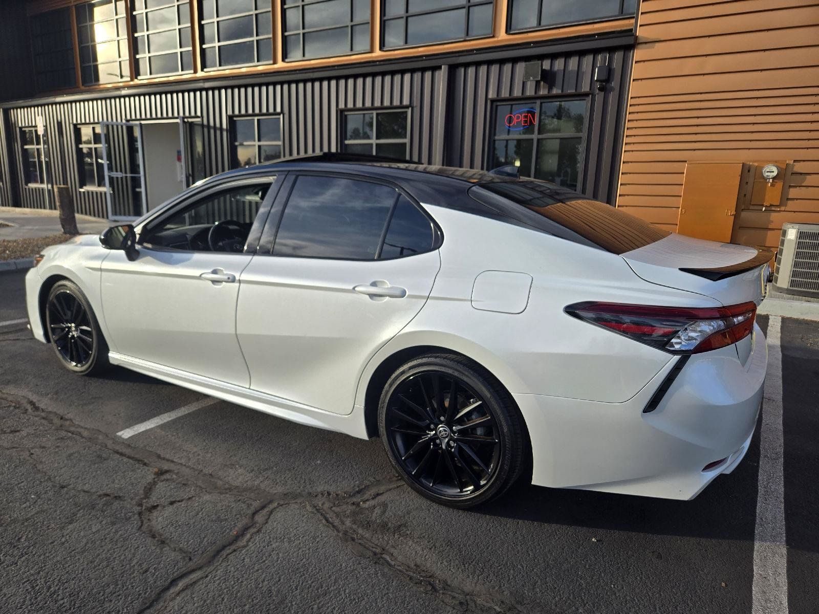 Used 2022 Toyota Camry XSE FWD image 3