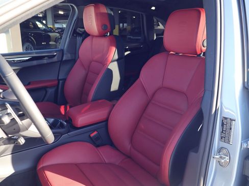 New 2026 Porsche Macan image 5