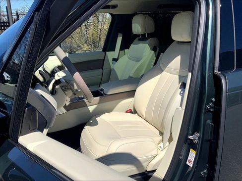 New 2026 Land Rover Range Rover Long Wheelbase SE image 9