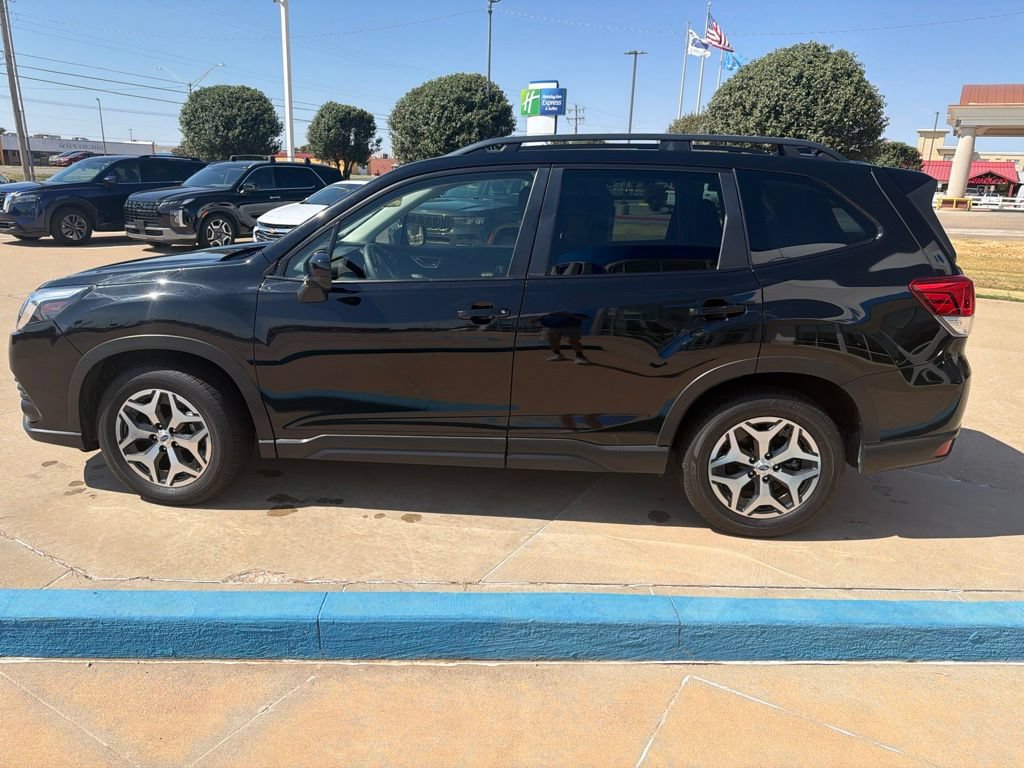 Used 2023 Subaru Forester Premium AWD/4WD image 1