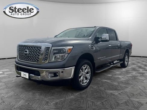Used 2017 Nissan Titan SL image 1