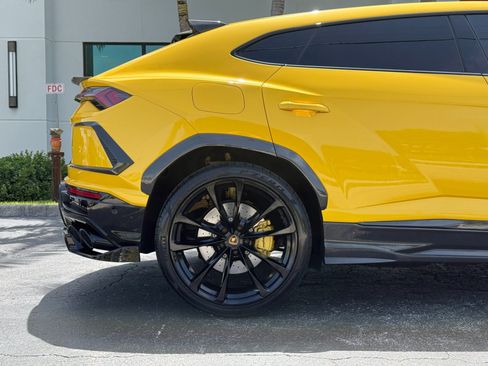 Used 2022 Lamborghini Urus AWD/4WD image 4