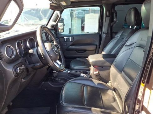 Used 2018 Jeep Wrangler Unlimited Sahara w/ Dual Top Group AWD/4WD image 23