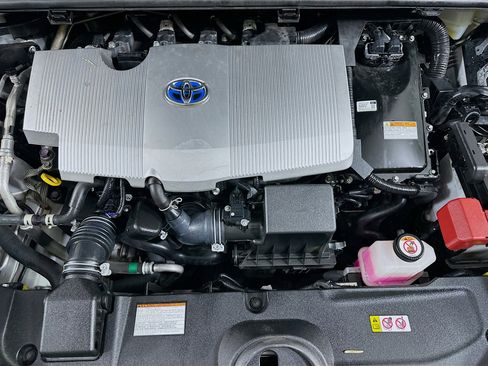 Used 2022 Toyota Prius LE image 31