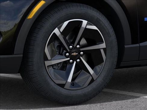 New 2026 Chevrolet Equinox EV LT image 9