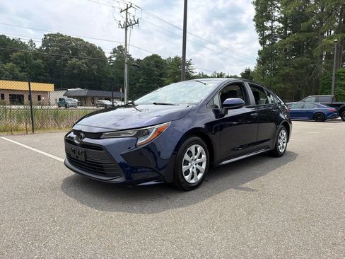 Used 2023 Toyota Corolla LE w/ Carpet Mat Package (TMS) FWD image 2