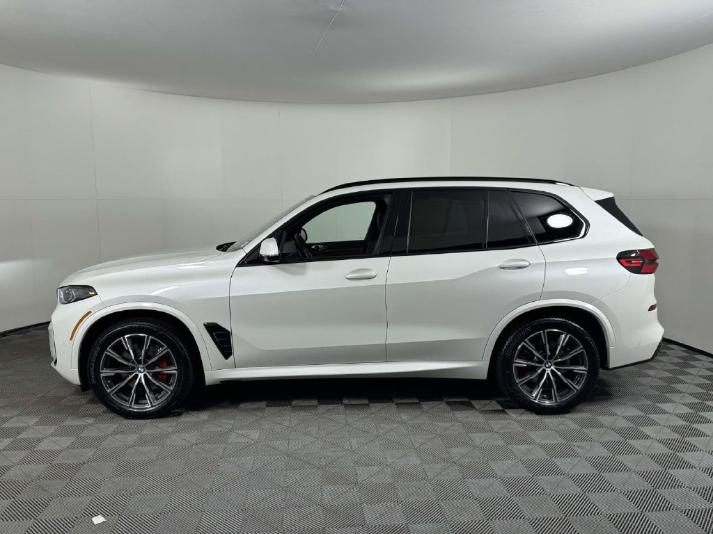 Used 2026 BMW X5 xDrive40i w/ M Sport Package AWD/4WD image 11