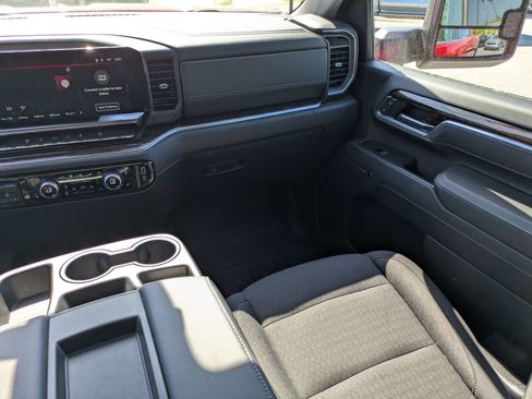 Used 2025 GMC Sierra 2500 SLE w/ SLE Value Package; image 17