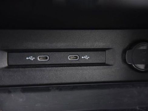 Used 2023 Volkswagen Taos SE w/ Panoramic Sunroof Package image 15