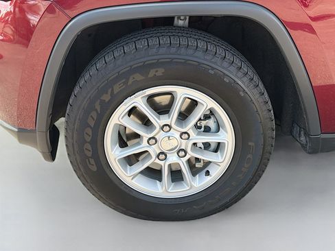 Used 2018 Jeep Grand Cherokee Laredo image 40