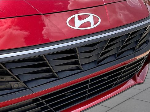 Used 2025 Hyundai Elantra SEL FWD image 30