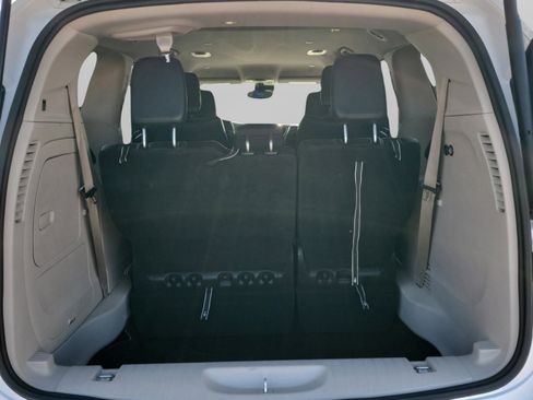 Used 2024 Chrysler Pacifica Select image 31