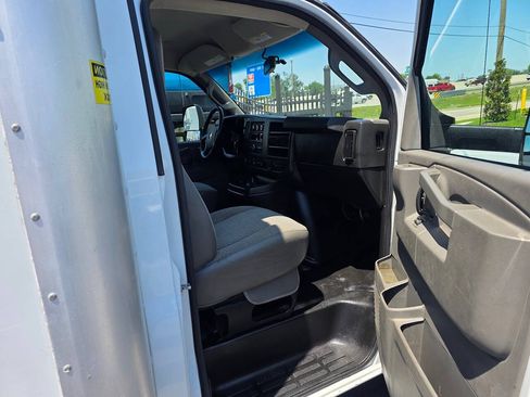 Used 2020 Chevrolet Express 3500 Extended w/ Power Convenience Package RWD image 14