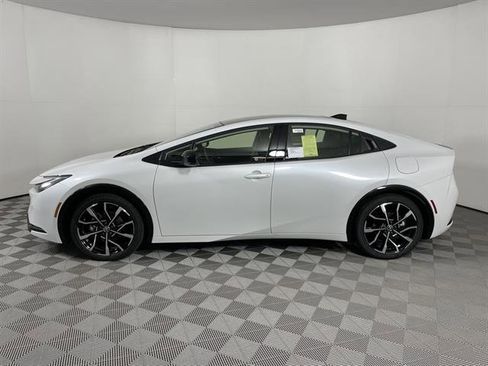 New 2026 Toyota Prius Plug-In Hybrid image 4