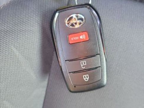 Certified 2025 Toyota Tacoma SR5 image 35