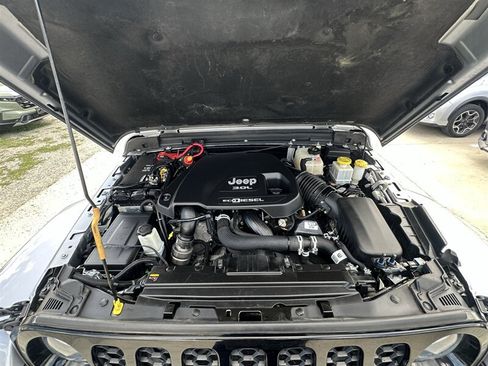 Used 2021 Jeep Gladiator Sport AWD/4WD image 29