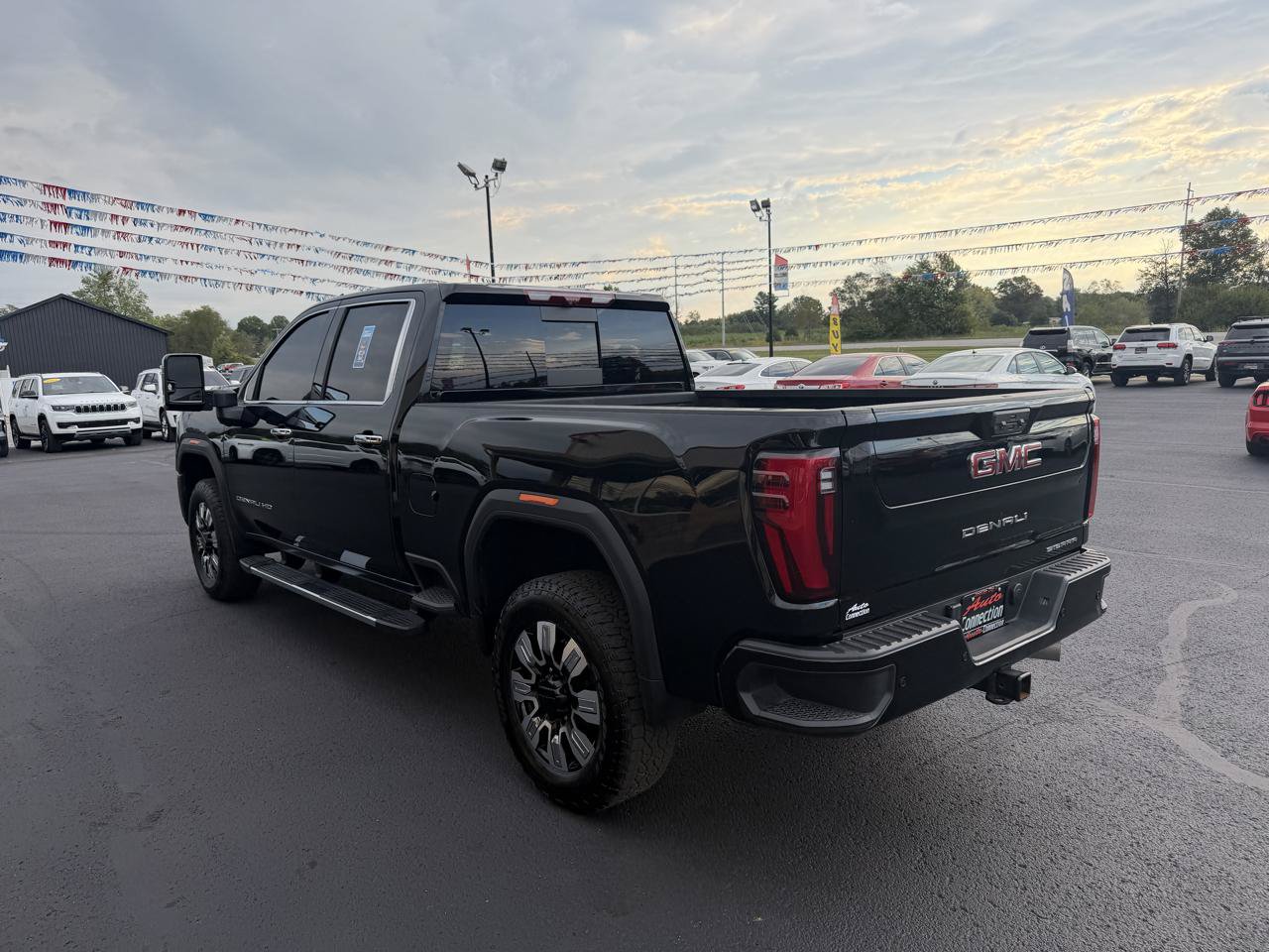 Used 2026 GMC Sierra 2500 Denali w/ Denali Reserve Package AWD/4WD image 9