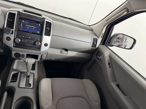 Used 2010 Nissan Frontier SE RWD image 16