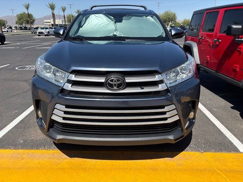 Used 2018 Toyota Highlander XLE FWD image 3
