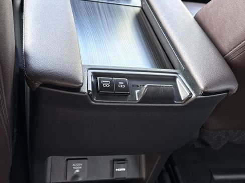 Used 2023 Toyota Sienna Platinum FWD image 14