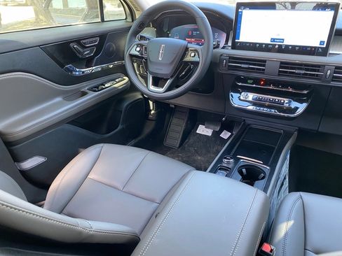 New 2026 Lincoln Corsair Premiere image 15