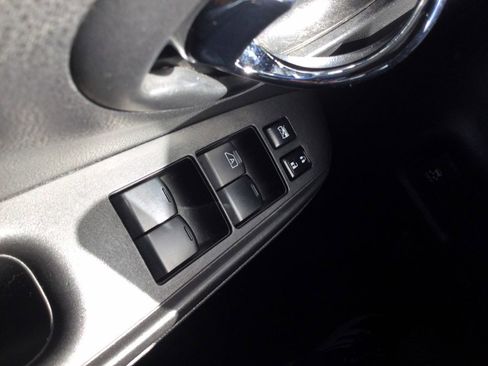 Used 2015 Nissan Versa w/ SL Tech Package FWD image 38