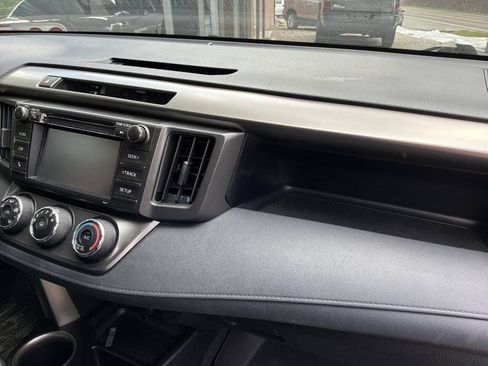 Used 2015 Toyota RAV4 LE AWD/4WD image 14