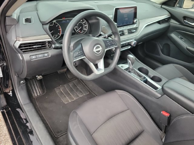 Used 2025 Nissan Altima 2.5 SV FWD image 9