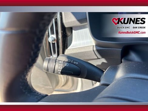 Used 2024 Volvo XC40 B5 Core image 14