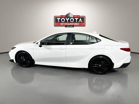 Used 2025 Toyota Camry SE AWD/4WD image 4