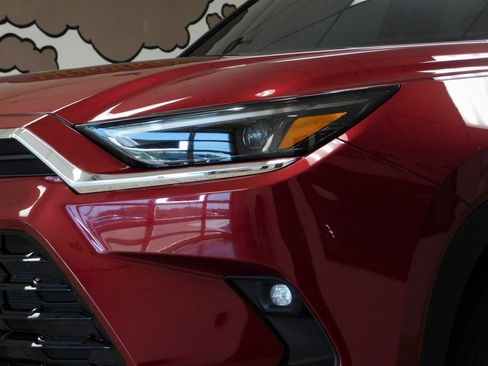 Used 2024 Toyota Grand Highlander Limited image 16