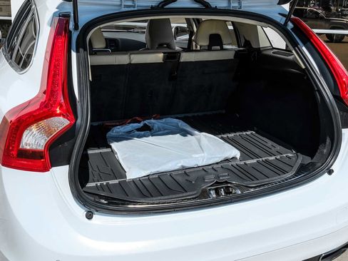 Used 2017 Volvo V60 T5 Premier w/ Convenience Package image 51