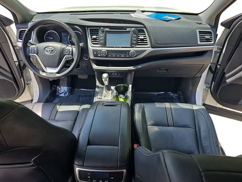 Used 2017 Toyota Highlander SE AWD/4WD image 9