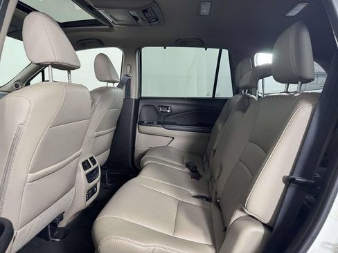 Used 2017 Honda Pilot Touring image 32