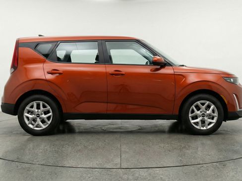 Used 2025 Kia Soul LX w/ LX Technology Package image 11