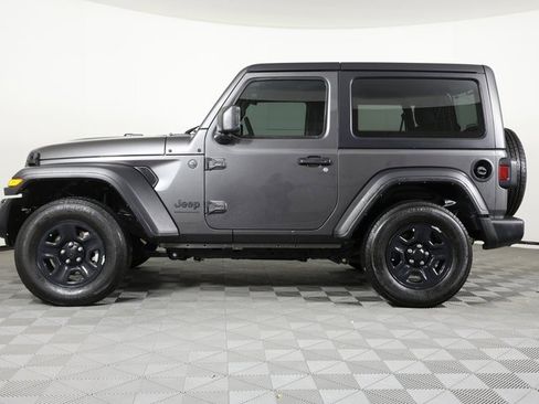 Used 2022 Jeep Wrangler Sport image 7
