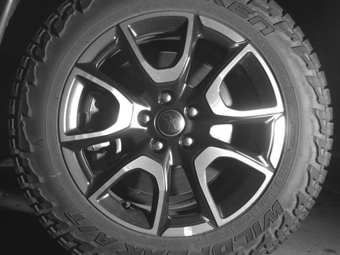 Used 2025 Jeep Compass Trailhawk AWD/4WD image 12