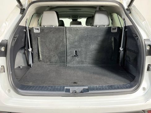 Used 2022 Toyota Highlander LE FWD image 10