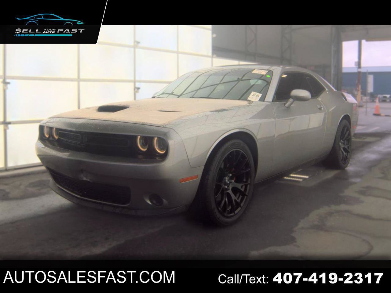 Used 2015 Dodge Challenger SXT RWD image 1