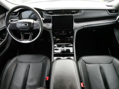 Used 2023 Jeep Grand Cherokee L Limited w/ Black Appearance Package image 10