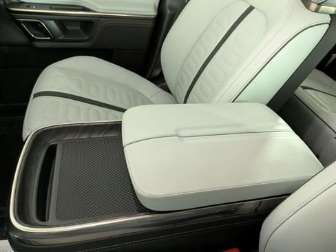 Used 2023 Rivian R1S Adventure image 30