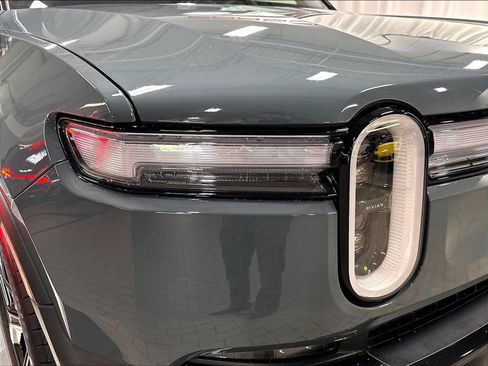 Used 2025 Rivian R1S Premium AWD/4WD image 14