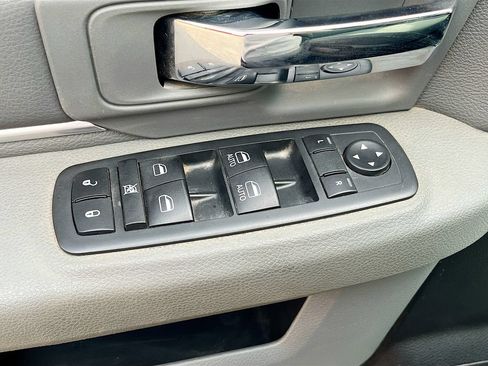 Used 2020 RAM 1500 Classic SLT AWD/4WD image 17