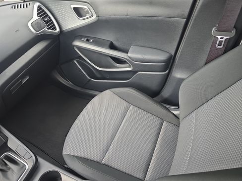 Used 2025 Kia Soul LX FWD image 15