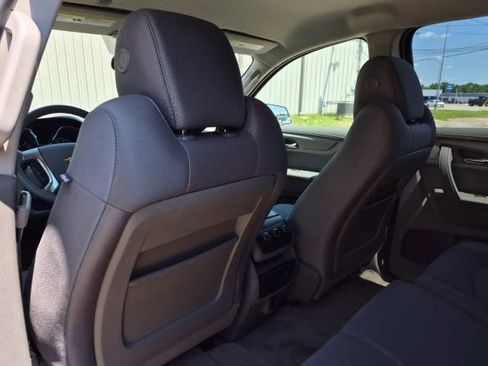 Used 2017 Chevrolet Traverse LT FWD image 13