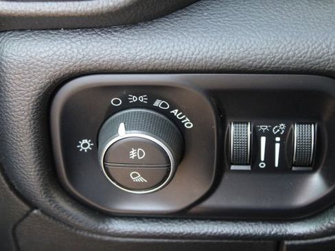 Used 2019 RAM 1500 Laramie AWD/4WD image 23